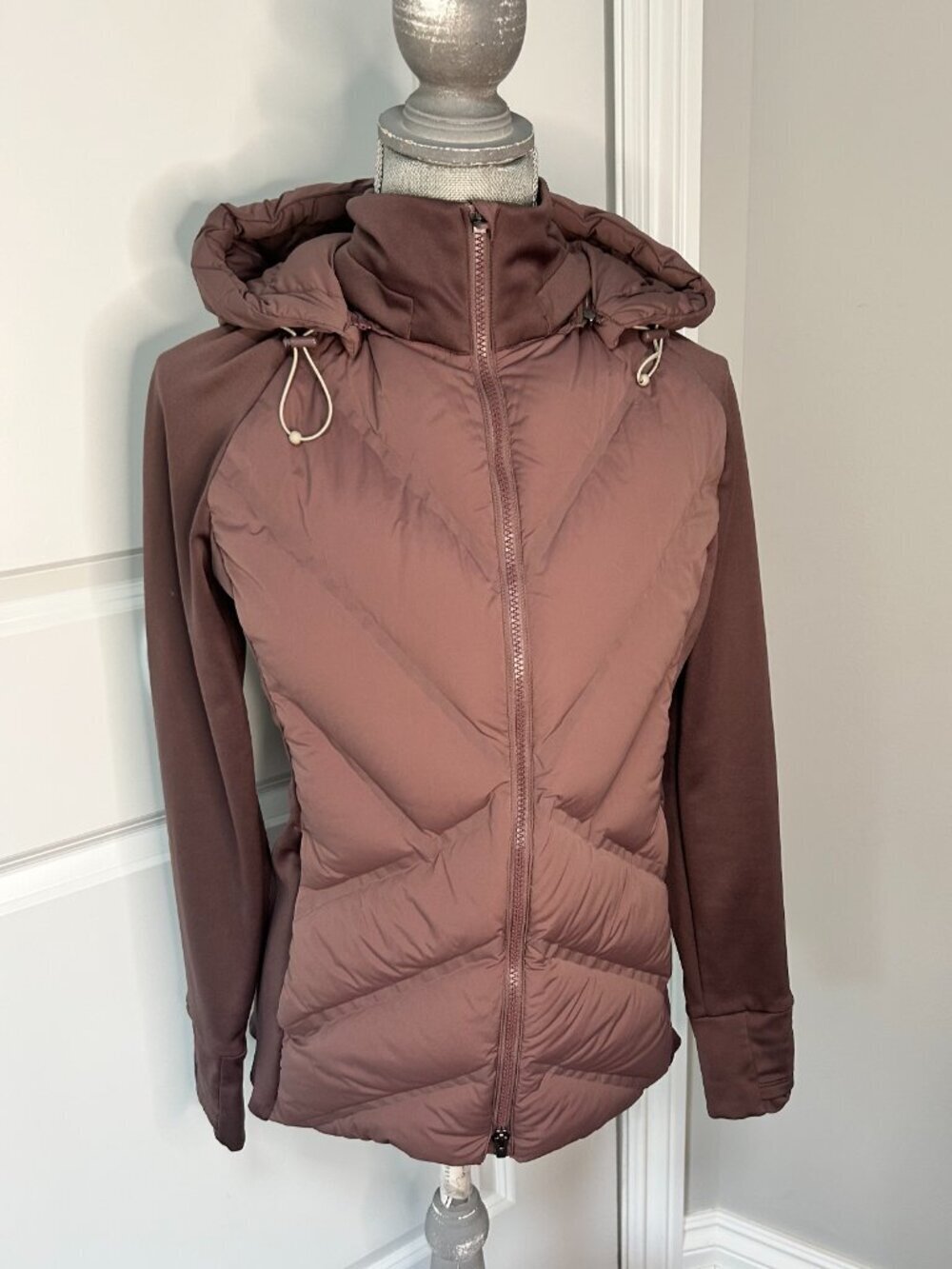 Athleta Inlet Down Puffer Jacket Smoked Almond Brown Size M EUC - Picture 4 of 8